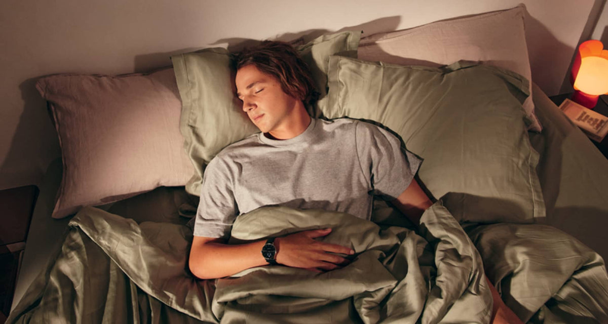 Bracelet en cuir courbé vert foncé & or rose